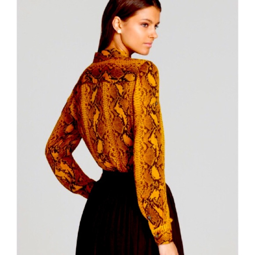 XS NWTVince Camuto Snake Print